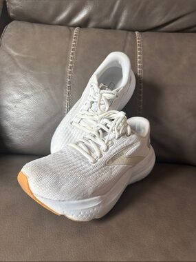 Brooks Women's Glycerin 21 White Sneakers